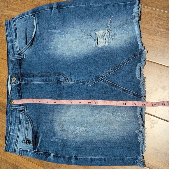 KanCan Distressed Denim Mini Skirt Size 11/29 - Picture 4 of 9